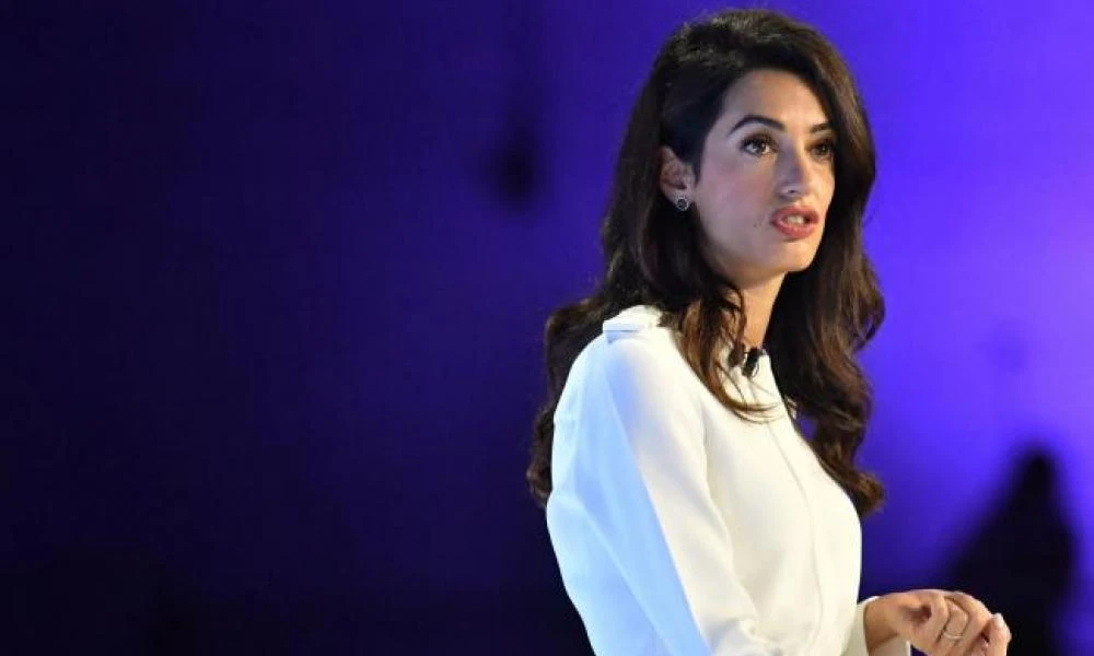 Amal Clooney: «Η Ουκρανία είναι σήμερα ένα σφαγείο ακριβώς στην καρδιά της Ευρώπης»
